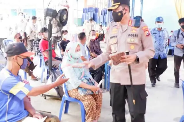 Kapolresta Tangerang Tinjau Vaksinasi Presisi di Panongan Kapolresta Tangerang Tinjau Vaksinasi Presisi di Panongan