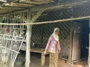 Kisah Pilu Nenek Mirah Asal Cisoka, Tinggal Sebatang Kara Di Rumah Reyot Yang Hampir Ambruk. Kisah Pilu Nenek Mirah Asal Cisoka, Tinggal Sebatang Kara Di Rumah Reyot Yang Hampir Ambruk