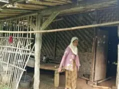 Kisah Pilu Nenek Mirah Asal Cisoka, Tinggal Sebatang Kara Di Rumah Reyot Yang Hampir Ambruk. Kisah Pilu Nenek Mirah Asal Cisoka, Tinggal Sebatang Kara Di Rumah Reyot Yang Hampir Ambruk