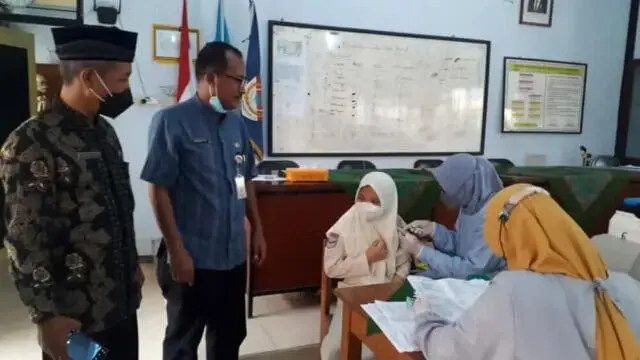 Serbuan Vaksin Covid-19 Kodim 0708 Bersama SMPN 10 Purworejo Serbuan Vaksin Covid-19 Kodim 0708 Bersama SMPN 10 Purworejo