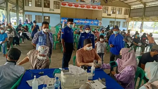 DPC Partai Demokrat Kab. Tangerang Sukseskan 1000 Vaksin Kedua Untuk Masyarakat DPC Partai Demokrat Kab. Tangerang Sukseskan 1000 Vaksin Kedua Untuk Masyarakat