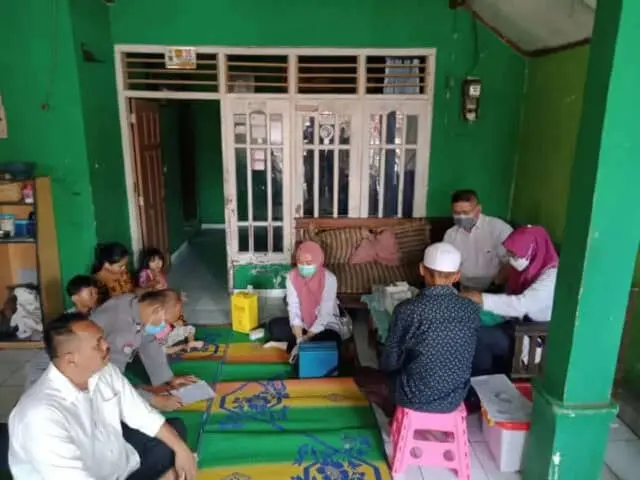 Jelang Pilkades, Bhabinkamtibmas Polsek Cisauk Door To Door Warga Suradita Untuk Vaksinasi Jelang Pilkades, Bhabinkamtibmas Polsek Cisauk Door To Door Warga Suradita Untuk Vaksinasi
