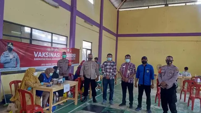 Bangun Herd Immunity Polsek Cisoka Gelar Serbuan Vaksinasi Presisi di Desa Pasanggrahan Solear Bangun Herd Immunity Polsek Cisoka Gelar Serbuan Vaksinasi Presisi di Desa Pasanggrahan Solear