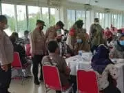Herd Immunity, Warga Antusias Datangi Gerai Vaksinasi Presisi Polsek Panongan Herd Immunity, Warga Antusias Datangi Gerai Vaksinasi Presisi Polsek Panongan