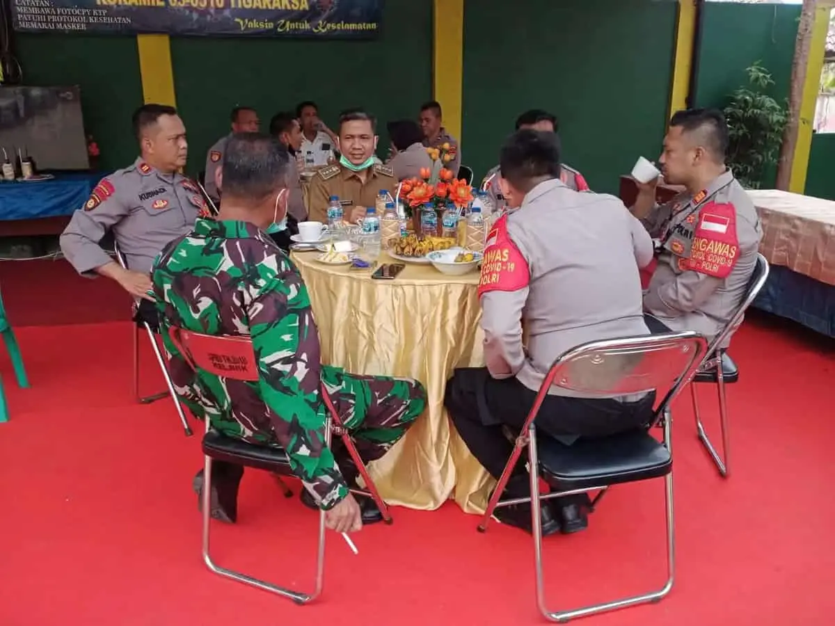 HUT TNI Ke-76, Kapolsek Bersama Camat Geruduk Makoramil 03/Legok