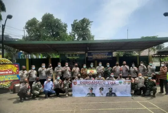 HUT TNI Ke-76, Kapolsek Bersama Camat Geruduk Makoramil 03/Legok HUT TNI Ke-76, Kapolsek Bersama Camat Geruduk Makoramil 03/Legok