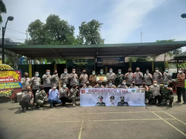 HUT TNI Ke-76, Kapolsek Bersama Camat Geruduk Makoramil 03/Legok HUT TNI Ke-76, Kapolsek Bersama Camat Geruduk Makoramil 03/Legok