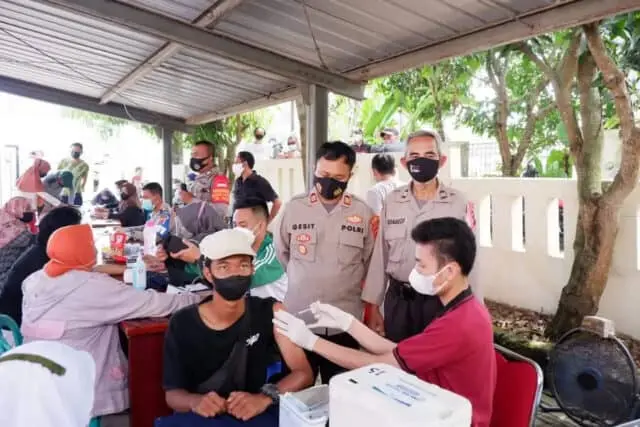 Dorong Warga, Polsek Panongan Pantang Kendor Gelar Vaksinasi Presisi Dorong Warga, Polsek Panongan Pantang Kendor Gelar Vaksinasi Presisi