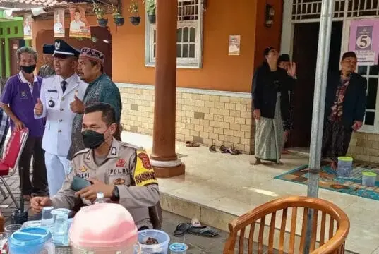 Bhabinkamtibmas Polsek Panongan Imbau Kades Terpilih Tidak Menggelar Pesta Kemenangan Secara Berlebihan Bhabinkamtibmas Polsek Panongan Imbau Kades Terpilih Tidak Menggelar Pesta Kemenangan Secara Berlebihan