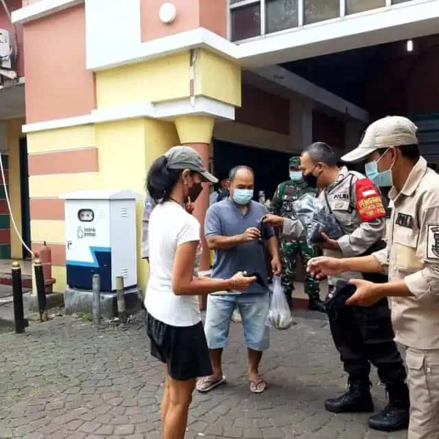 Antisipasi Penyebaran Covid-19, Polsek Panongan Gebrak Masker Di City Market Citra Raya Antisipasi Penyebaran Covid-19, Polsek Panongan Gebrak Masker Di City Market Citra Raya