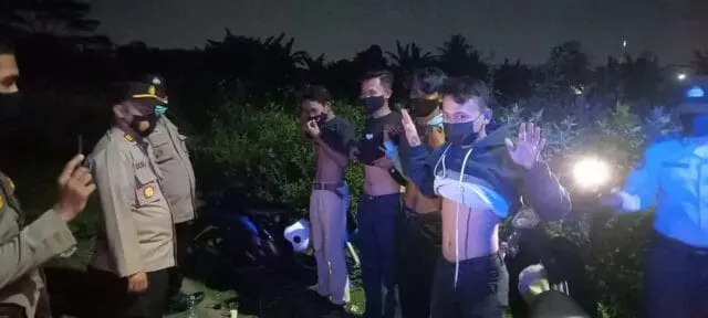 Gelar Ops Cipkon, Kapolsek Imbau PPKM di Wilayah Kecamatan Panongan Gelar Ops Cipkon, Kapolsek Imbau PPKM di Wilayah Kecamatan Panongan
