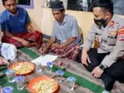 Takziah ke Keluarga Korban Tenggelam di Sungai Cimanceri, Kapolsek Panongan Sampaikan Bela Sungkawa Takziah ke Keluarga Korban Tenggelam di Sungai Cimanceri, Kapolsek Panongan Sampaikan Bela Sungkawa