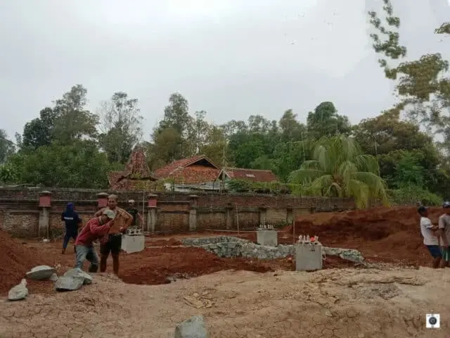 Diduga Tak Berizin BTS di Jambe Terus Bejalan Diduga Tak Berizin BTS di Jambe Terus Bejalan