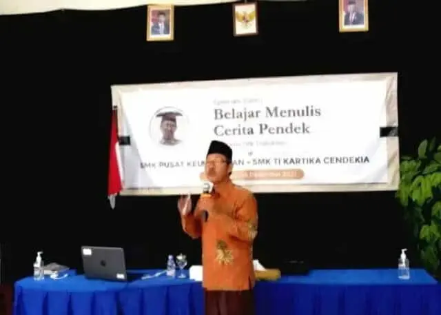 Menghadirkan Sastrawan Siswa SMK TI Kartika Cendekia Purworejo Diajarkan Menulis Cerpen Menghadirkan Sastrawan Siswa SMK TI Kartika Cendekia Purworejo Diajarkan Menulis Cerpen