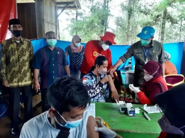 Binda Jateng Gelar Vaksinasi Massal dan Door to Door di Desa Guntur Binda Jateng Gelar Vaksinasi Massal dan Door to Door di Desa Guntur