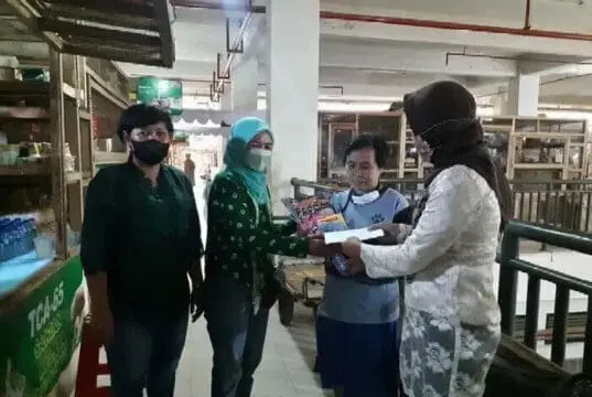 Hari Ibu, Buruh Gendong Pasar Baledono Dapat Tali Asih Dari JuPe Purworejo