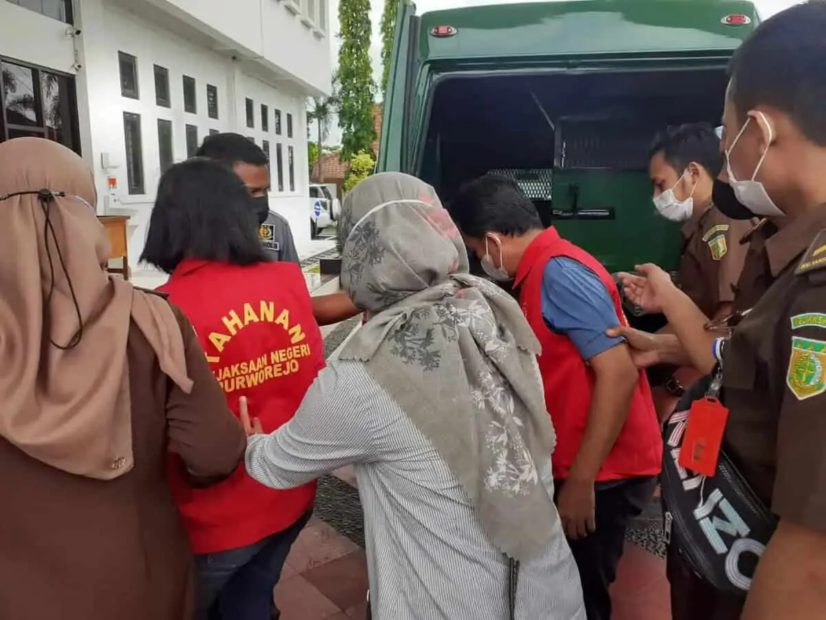 Sempat Bebas, Raja dan Ratu Keraton Agung Sejagad Kembali Masuk Bui Sempat Bebas, Raja dan Ratu Keraton Agung Sejagad Kembali Masuk Bui
