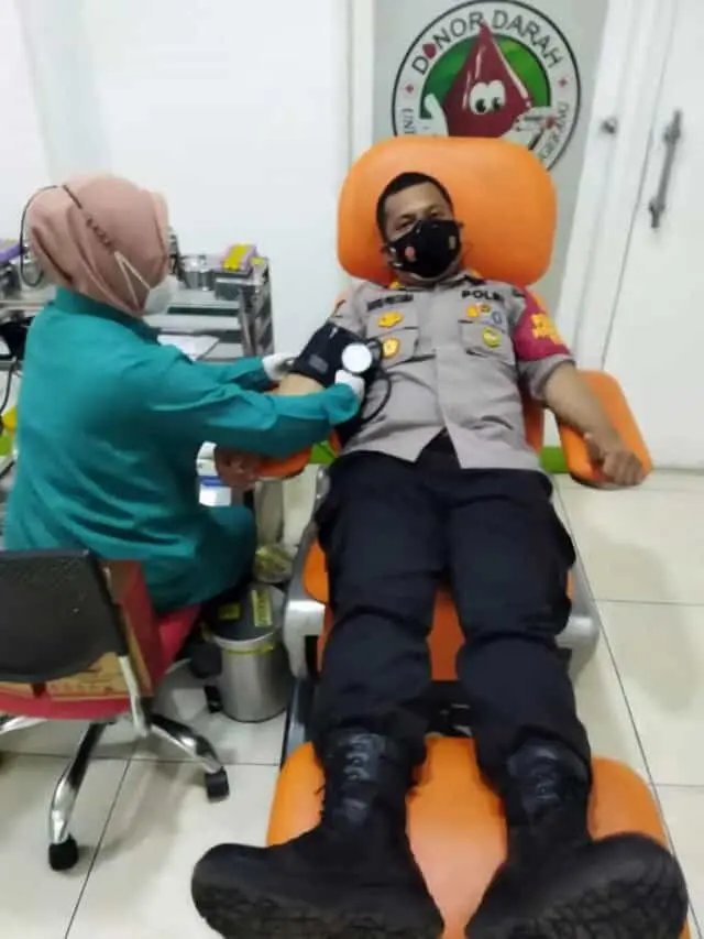 Jelang Nataru, Kapolsek Batu Ceper Beserta Anggotanya Lakukan Donor Darah di PMI Kota Tangerang Jelang Nataru, Kapolsek Batu Ceper Beserta Anggotanya Lakukan Donor Darah di PMI Kota Tangerang