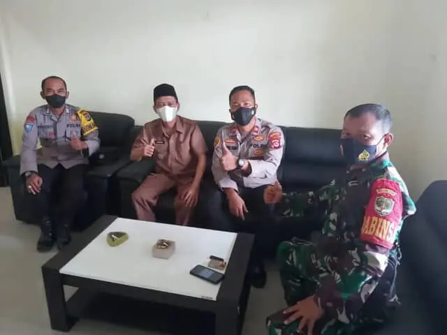 Didampingi Bhabinkmatibmas dan Babinsa Kapolsek Panongan Sambang dan Silaturahmi Kades Ranca Iyuh Didampingi Bhabinkmatibmas dan Babinsa Kapolsek Panongan Sambang dan Silaturahmi Kades Ranca Iyuh