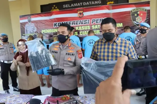 Polres Cianjur Berhasil Mengungkap Kasus Curanmor dan Pencucian Barang Elektronik Polres Cianjur Berhasil Mengungkap Kasus Curanmor dan Pencucian Barang Elektronik