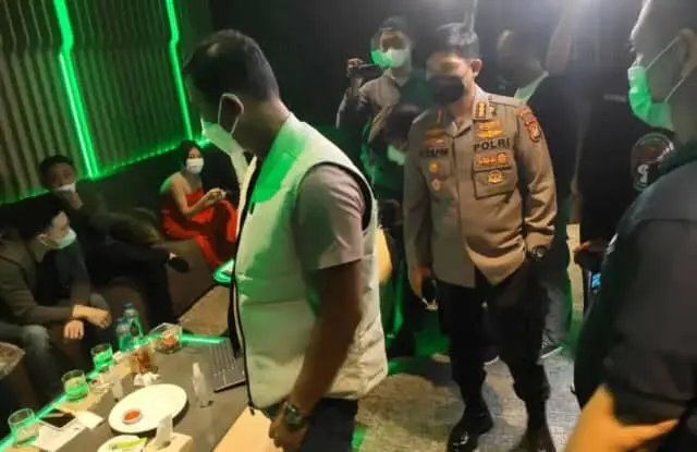 Tak Patuhi Aturan, Polda Metro Jaya Segel Tempat Karaoke Rabbithole Tak Patuhi Aturan, Polda Metro Jaya Segel Tempat Karaoke Rabbithole