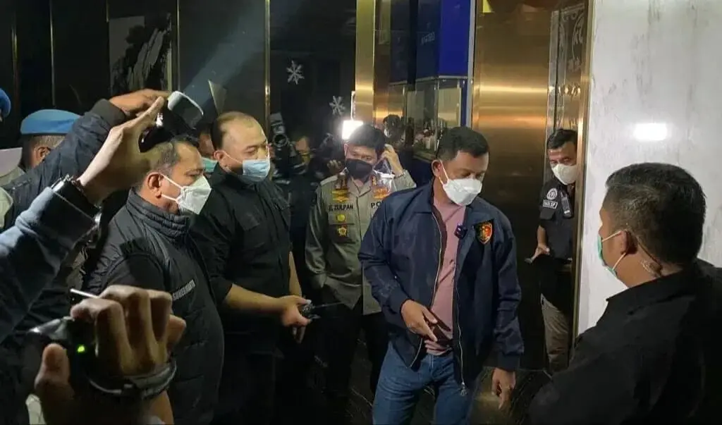 Tak Patuhi Aturan, Polda Metro Jaya Segel Tempat Karaoke Rabbithole Tak Patuhi Aturan, Polda Metro Jaya Segel Tempat Karaoke Rabbithole