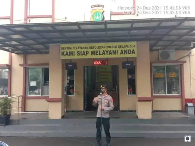 Gelar Apel Pasukan Pengamanan Malam Natal, Kapolsek Kelapa Dua Imbau Prokes Gelar Apel Pasukan Pengamanan Malam Natal, Kapolsek Kelapa Dua Imbau Prokes