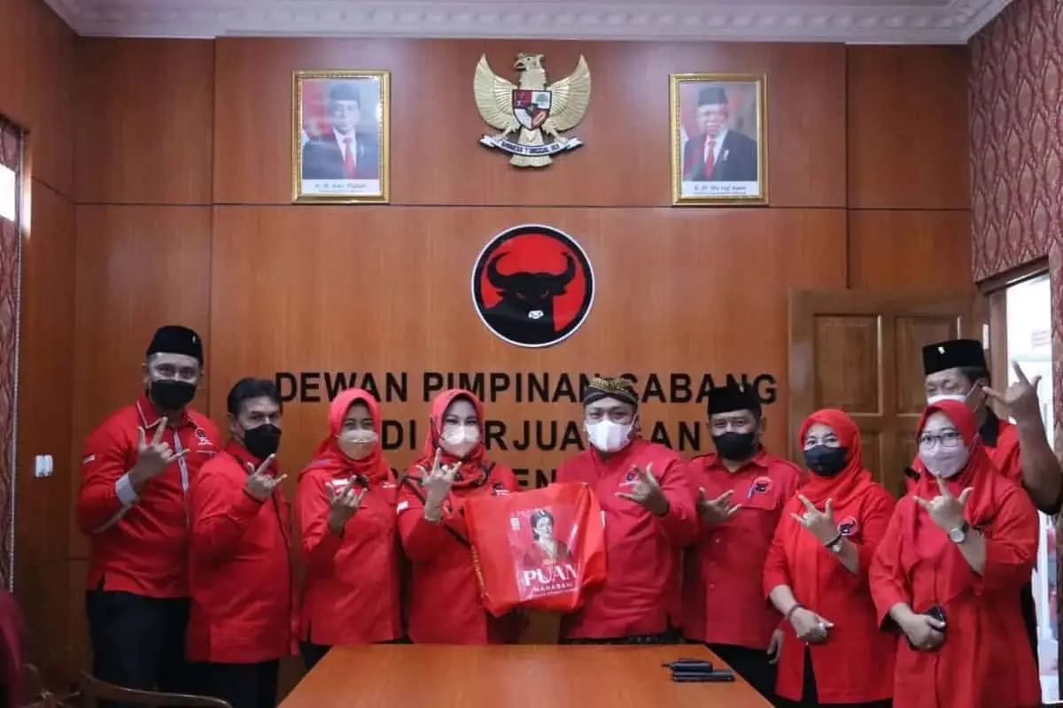 Bantu Ringankan Beban Masyarakat, PDI Perjuangan Berbagi Beras Premium Bantu Ringankan Beban Masyarakat, PDI Perjuangan Berbagi Beras Premium