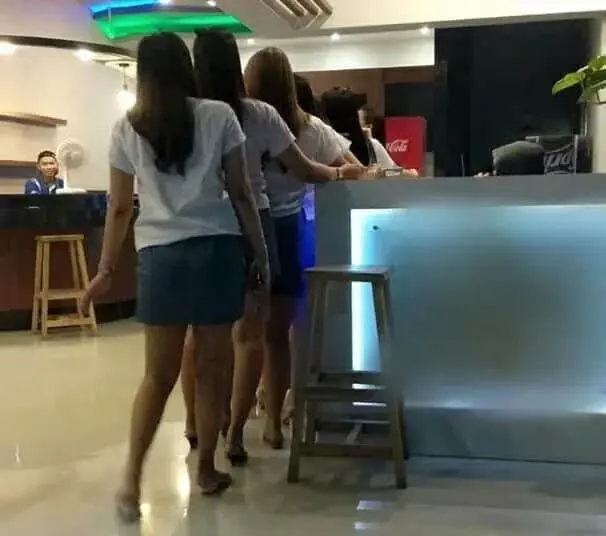 Pemandu Karaoke Mirip Seragam SMA Viral Divideo, Ini Tanggapan Aktivis Hak Perempuan dan Anak Pemandu Karaoke Mirip Seragam SMA Viral Divideo, Ini Tanggapan Aktivis Hak Perempuan dan Anak