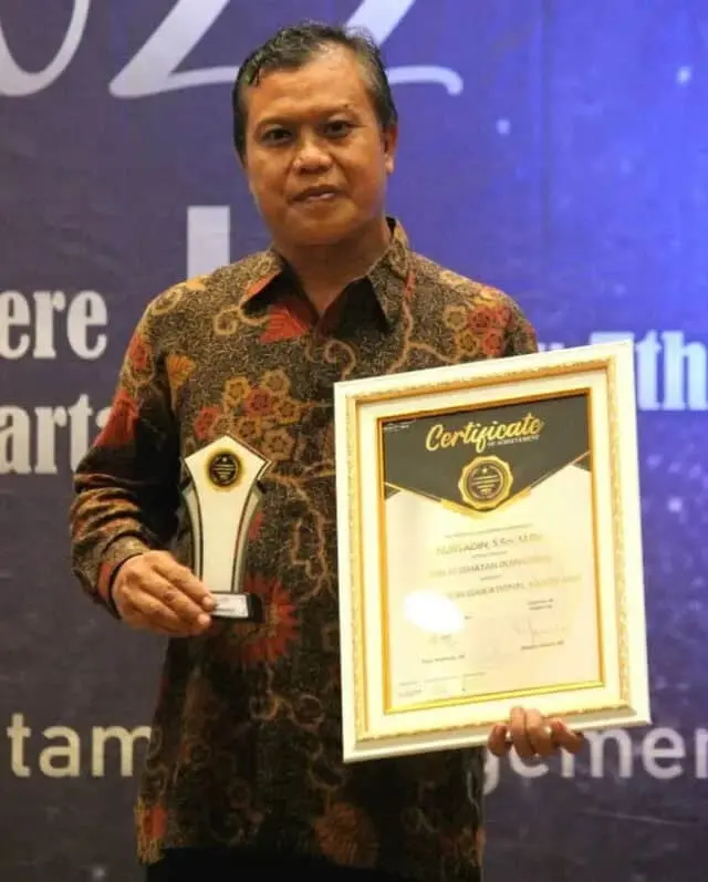 Raih Best Choice in Educational Award 2022, Kepala SMK Kesehatan Purworejo: Ini Bukan Prestasi Saya Saja, Tapi Prestasi Semuanya Raih Best Choice in Educational Award 2022, Kepala SMK Kesehatan Purworejo: Ini Bukan Prestasi Saya Saja, Tapi Prestasi Semuanya