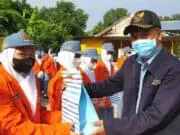 Upacara Perdana Semester Dua, SMK Kesehatan Purworejo Berikan Penghargaan kepada Kepala Sekolah dan Siswa Berprestasi
