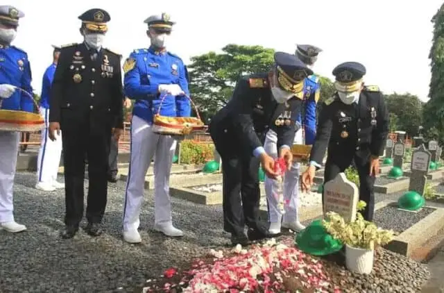 Memperingati Hari Bhakti Imigrasi Ke 72, Kemenkumham Jateng Gelar Upacara dan Tabur Bunga