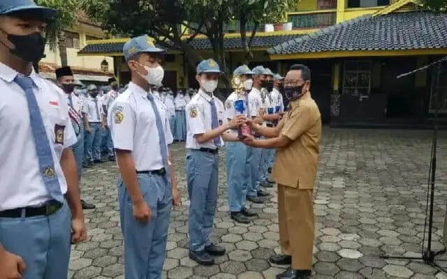 Tujuh Siswa SMK TKM Berprestasi di LKS, Dapat Reward Dari Sekolah Tujuh Siswa SMK TKM Berprestasi di LKS, Dapat Reward Dari Sekolah