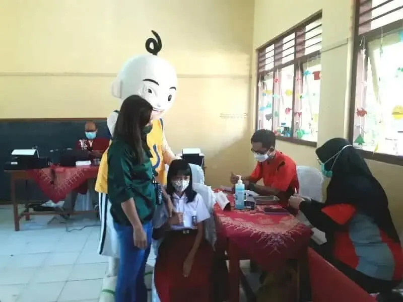Ada Badut Saat vaksinasi Anak Yang Digelar Binda Jateng di SDN Mudal Purworejo