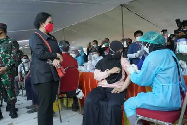 Dukung Program Vaksin Dosis Ketiga, Puan Maharani: Berikan Gratis Bagi Masyarakat Kurang Mampu Dukung Program Vaksin Dosis Ketiga, Puan Maharani: Berikan Gratis Bagi Masyarakat Kurang Mampu