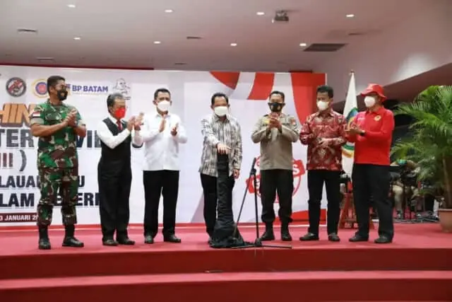 Mendagri Launching Pelaksanaan Vaksinasi Booster di Kepri Mendagri Launching Pelaksanaan Vaksinasi Booster di Kepri