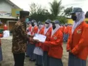Siswa SMK Kesehatan Yang Berprestasi Dapat Penghargaan Dari Sekolah