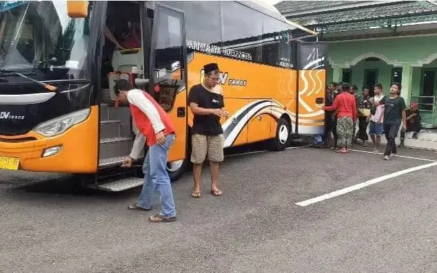 Pagi Kapolda Janji Pulangkan 64 Warga Wadas, Sore Warga Wadas Yang Diamankan Sudah kembali ke Rumah Pagi Kapolda Janji Pulangkan 64 Warga Wadas, Sore Warga Wadas Yang Diamankan Sudah kembali ke Rumah