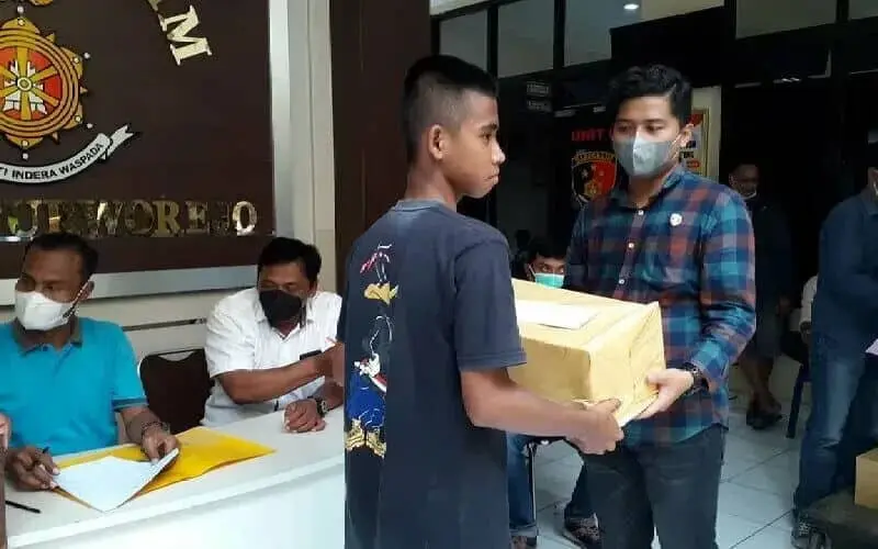 Pagi Kapolda Janji Pulangkan 64 Warga Wadas, Sore Warga Wadas Yang Diamankan Sudah kembali ke Rumah Pagi Kapolda Janji Pulangkan 64 Warga Wadas, Sore Warga Wadas Yang Diamankan Sudah kembali ke Rumah