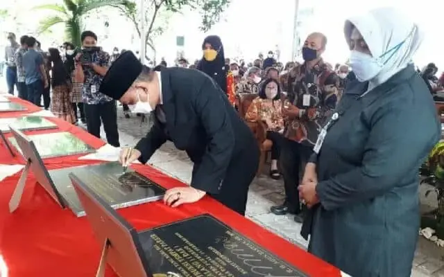 Bupati Purworejo Secara Simbolis Resmikan 14 Proyek dan Soft Launching MPP Bupati Purworejo Secara Simbolis Resmikan 14 Proyek dan Soft Launching MPP