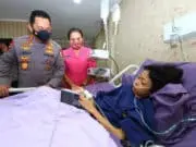Penuhi Janji, Kapolri Jenguk Sinta Aulia Anak yang Sakit Tumor Kaki Penuhi Janji, Kapolri Jenguk Sinta Aulia Anak yang Sakit Tumor Kaki