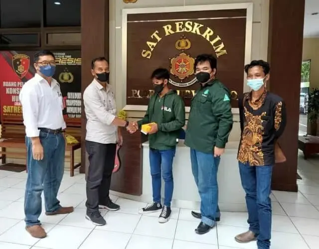 Salah Satu Warga Dipanggil Ke Polres Purworejo. Puluhan Warga Wadas Ikut Dampingi, Tenyata Dapat Bantuan HP Salah Satu Warga Dipanggil Ke Polres Purworejo. Puluhan Warga Wadas Ikut Dampingi, Tenyata Dapat Bantuan HP