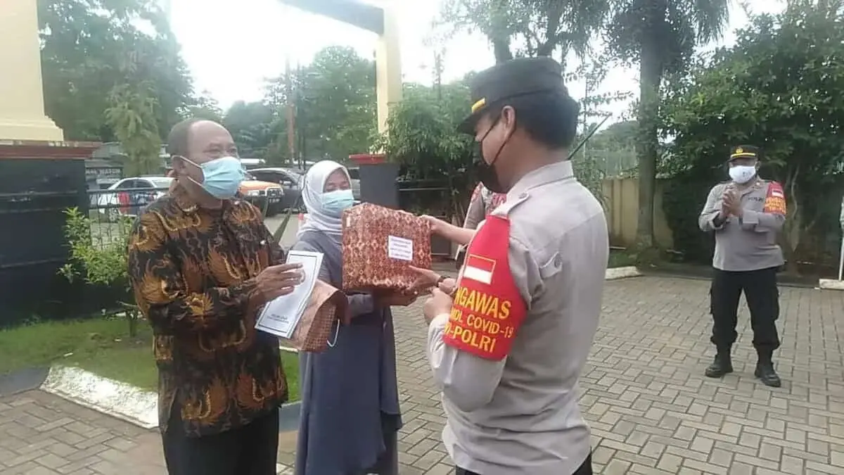 Kapolsek Cisauk Lepas Anggota yang memasuki masa Purna