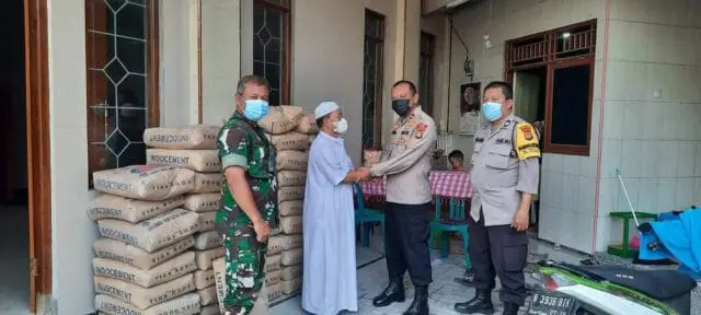 Polsek Kalideres Berikan Bantuan 50 Sak Semen Untuk Pembanguan Musolah Polsek Kalideres Berikan Bantuan 50 Sak Semen Untuk Pembanguan Musolah