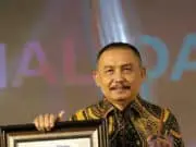 Sebagai Pelopor Pengembangan Situs Heritage, Bupati Purworejo Menerima Tribun Inspiring Award