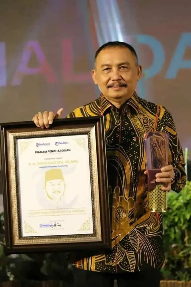Sebagai Pelopor Pengembangan Situs Heritage, Bupati Purworejo Menerima Tribun Inspiring Award Sebagai Pelopor Pengembangan Situs Heritage, Bupati Purworejo Menerima Tribun Inspiring Award