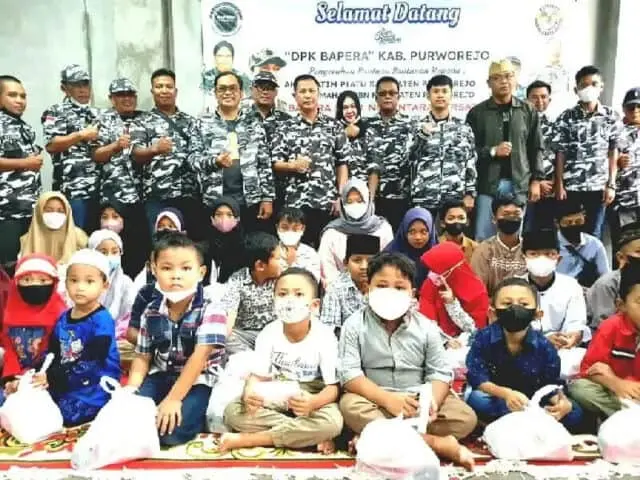 DPD Bapera Purworejo Santuni Anak Yatim dan Bagi Puluhan Sembako ke Masyarakat DPD Bapera Purworejo Santuni Anak Yatim dan Bagi Puluhan Sembako ke Masyarakat