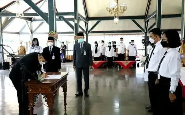 1.559 PPPK Guru Terima SK Pengangkatan 1.559 PPPK Guru Terima SK Pengangkatan