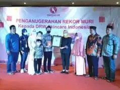 Bagikan Kado Spesial Ramadhan sebanyak 50 Ribu, DRW Skincare Indonesia Meraih Penghargaan Dari MURI Bagikan Kado Spesial Ramadhan sebanyak 50 Ribu, DRW Skincare Indonesia Meraih Penghargaan Dari MURI