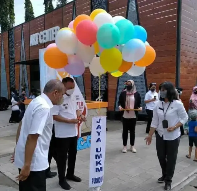 Bupati Buka Pasar Murah Ramadhan dan Pameran Produk UMKM Bupati Buka Pasar Murah Ramadhan dan Pameran Produk UMKM